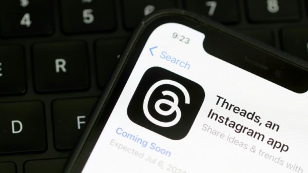 Analysts say that a Threads app launched by Instagram in a challenge to Twitter needs to differentiate itself
