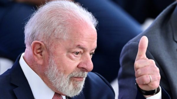 Brazilian President Luiz Inacio Lula da Silva has said he will be able to "work normally" during several weeks of convalescence in the capital Brasilia