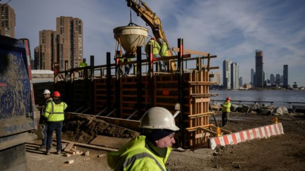 Vulnerable to climate change, New York constructs seawall