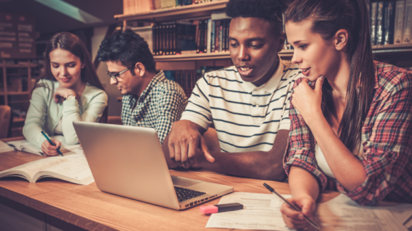 As the cost of higher education soars, more and more students want to get a jump on earning college credits. EDsmart looked at ways students could accomplish that goal.